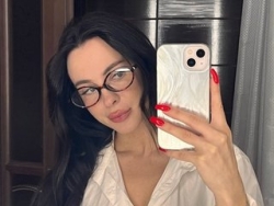 RoxyHey is Live on ItsLive: I will say so that you will not get bored with me. I'll tell you my fantasies and fetishes. In action you will see something that will definitely drive you crazy. I can do chatting, dirty talking, dancing, roleplays, sub/dom/sph/cei/joi etc Watch RoxyHey´s Live Show on ItsLive