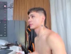 Watch dustinlevine´s Live Show on Chaturbate