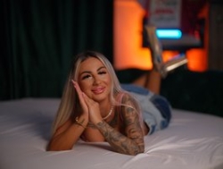 Watch CelineDyor´s Live Show on BongaCams
