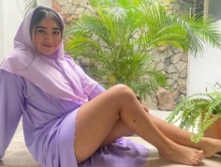 Watch SamiraAwada´s Livestream and Chat