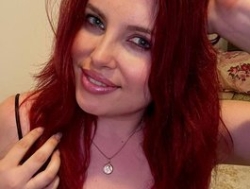 Watch Vixen-Curvy´s Live Show on BongaCams