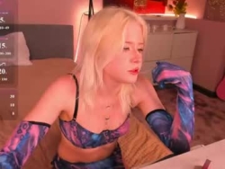 Watch kiki_peach´s Live Show on Chaturbate