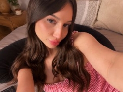 Check NatalllieLynn´s Real-Time Streaming Adult Shows