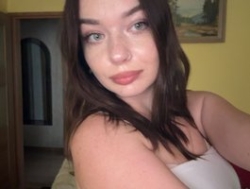 Watch KiaraTease´s Live Show on BongaCams