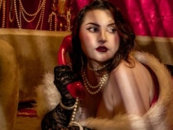 Watch LunaPleasureModel´s Live Show on ItsLive