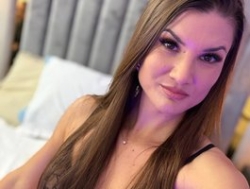Watch EvyeBee´s Live Show on BongaCams
