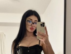 Watch Chiaralovee´s Live Show on BongaCams