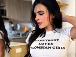 Watch Carolalen´s Live Show on BongaCams