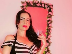 Watch bella-moss´s Live Show on BongaCams