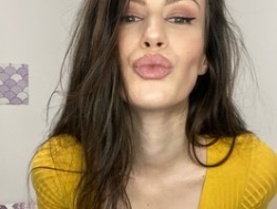 Watch Miamiki´s Live Show on BongaCams