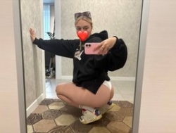 Watch KiraBlin´s Live Show on BongaCams