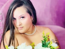 Watch SaraThonson´s Live Show on BongaCams