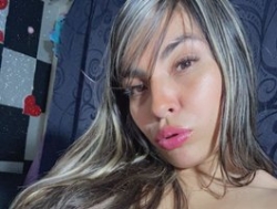 Watch daphnehot01´s Livestream and Chat