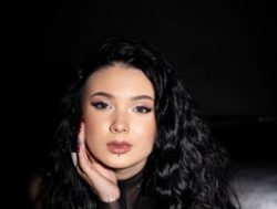 Watch CreaM-Baby´s Live Show on BongaCams