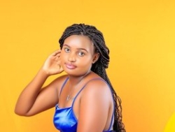 Watch Sweetberry71´s Live Show on BongaCams