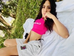 Watch EMMAAA-STOONEE´s Live Show on BongaCams