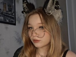 Watch MeowCream´s Live Show on BongaCams