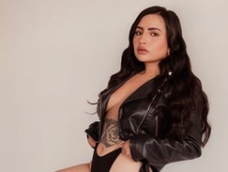 Watch ZaraVesari´s Livestream and Chat