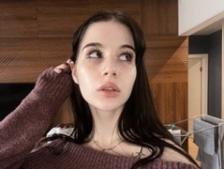 Watch ShanelManro´s Live Show on BongaCams