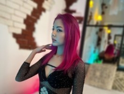 Watch CarinaFoxy´s Live Show on BongaCams