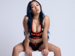 Watch VeeE63´s Live Show on ItsLive