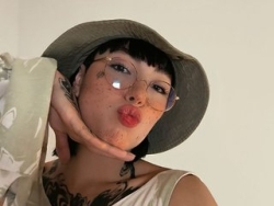 CamiZ22 is Live on ItsLive: I'm a confident, tattooed woman who believes the best connections begin with great conversation. My shows blend elegance, playful energy, artistic expression, and genuine chemistry. If you're looking for authenticity, style, and unforgettable moments Watch CamiZ22´s Live Show on ItsLive