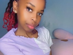 Watch Larrine´s Live Show on BongaCams
