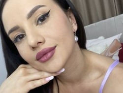 Watch EmilyNovaa´s Live Show on BongaCams