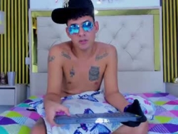 Watch mckinley24´s Live Show on Chaturbate