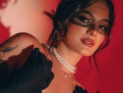 Watch GiaFerrara´s Live Show on BongaCams