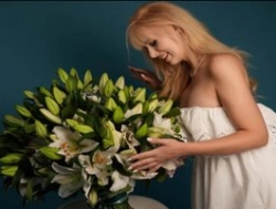 Watch AdelineKing´s Livestream and Chat