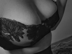 Watch velvet2219´s Live Show on BongaCams