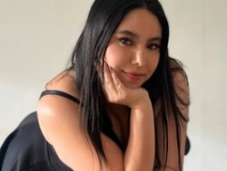 Watch NoaBlossom´s Live Show on BongaCams