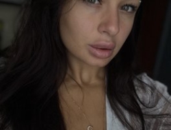 Watch Maryllove´s Livestream and Chat