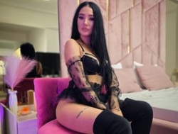 Watch AlmaDelight´s Live Show on BongaCams