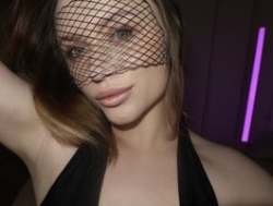 Watch mianoir´s Live Show on BongaCams