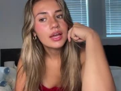 Watch lanaabug´s Live Show on Chaturbate