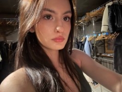 Watch Golden-Whisper´s Live Show on BongaCams