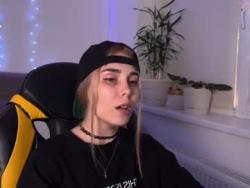 Watch kittie_bear´s Live Show on Chaturbate