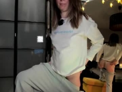 Watch lil_uff´s Live Show on Chaturbate