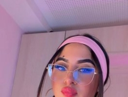 Watch BellaBroocks´s Live Show on BongaCams
