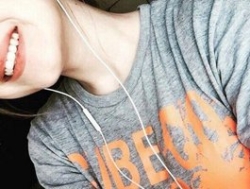 Watch yourelizzi´s Live Show on BongaCams