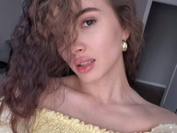 Watch CharissaZar´s Livestream and Chat