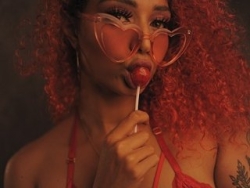Check Emma_Velvet´s Real-Time Streaming Adult Shows