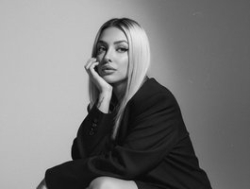 Watch Theajoy´s Live Show on BongaCams