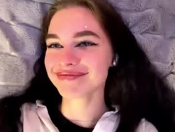 Watch irishlacrone´s Live Show on Chaturbate