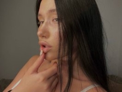 Watch vikkkisue´s Live Show on BongaCams