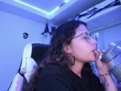 Watch ladybrown_16´s Live Show on Chaturbate