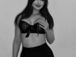 Watch LunnaVellvett´s Live Show on BongaCams