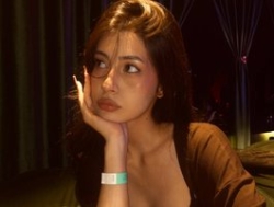 Watch qwwwelbi´s Live Show on BongaCams